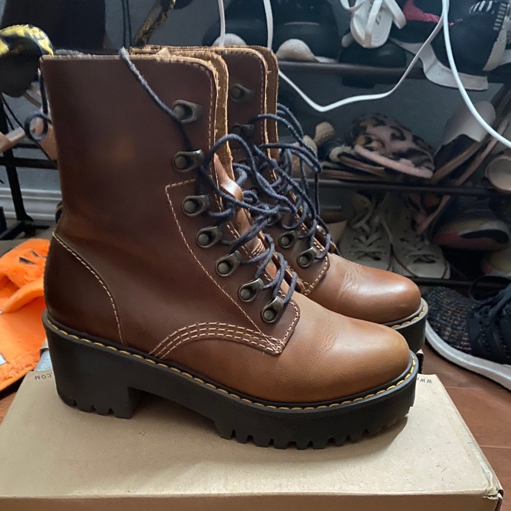 Doc Martens Leona platform ankle boots